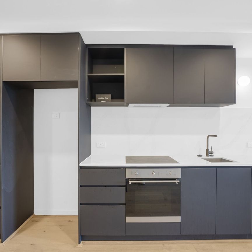 708/83 Cooyong Street, Reid - Photo 1
