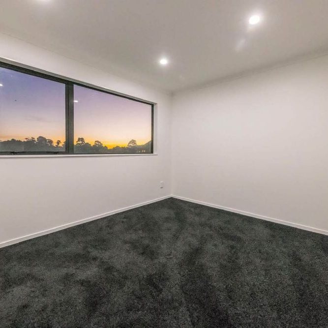 Spacious 5-Bedroom Family Home for Rent in Point England - Photo 1