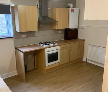 Studio Flat, High Street North, E12 - Photo 4