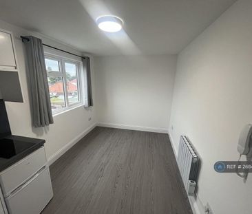 Studio to rent - Photo 1