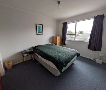 Sunny one bedroom Hutt Central unit - Photo 6