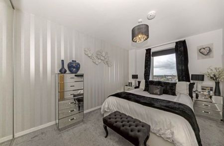 2 Bed Flat, Westgate House, TW7 - Photo 2
