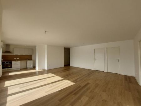 Location Appartement 4 pièces 109m² DEVILLE LES ROUEN 76250 - Photo 2