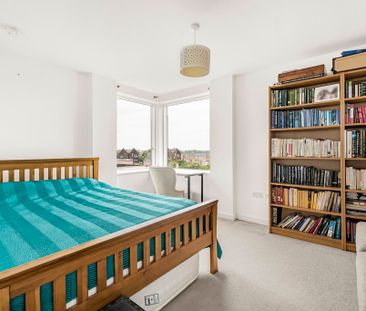 A light and spacious duplex two bedroom apartment with views of loc... - Photo 1