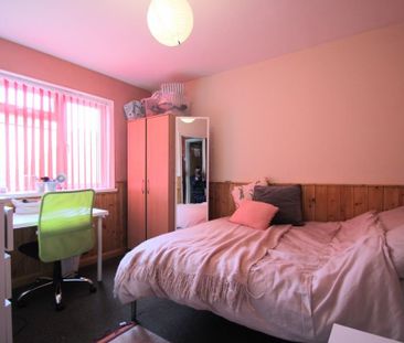 5 bedroom semi-detached house to rent - Photo 2