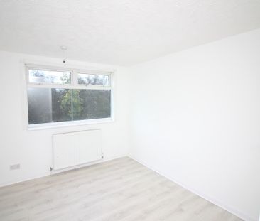 3 Bedroom Mid Terraced House - Photo 3