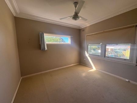 Cosy updated 2-bedroom cottage. - Photo 4