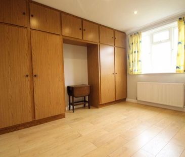 4 bedroom semi-detached house to rent - Photo 4