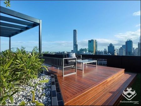 Stunning executive furnished apartment in South Brisbanes best location with city & river views - Photo 2