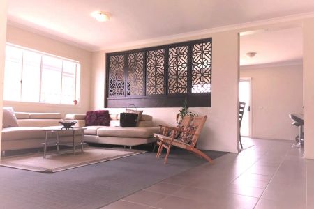 “Stunning 4BR Haven in James Wood!” - Photo 4