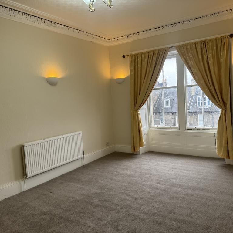 3 bedroom flat to rent - Photo 1