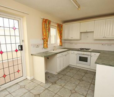 3 bedroom semi-detached house to rent - Photo 5