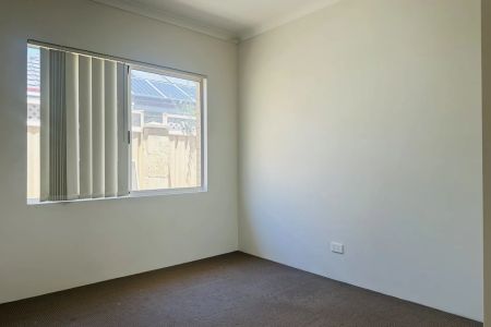 Newly renovated unit in prime South Bunbury location! - Photo 3