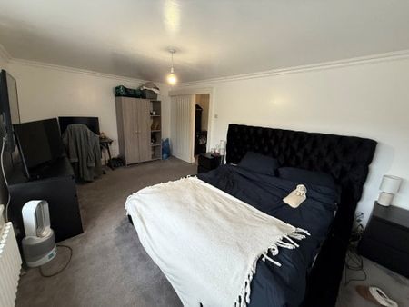 Oak tree Villa, Llanelli, SA15 - Photo 2