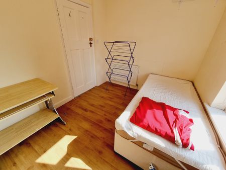 5 Bed Student Accommodation - Photo 3