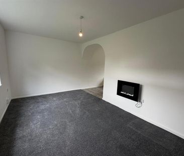 3 bedroom end of terrace house to rent - Photo 2