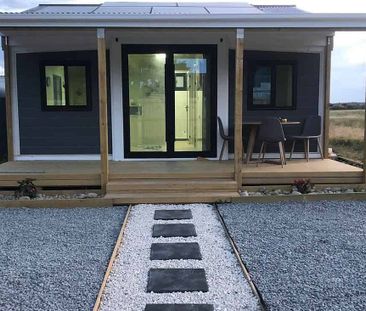 Land lease with a self-contained off-grid house - Photo 5