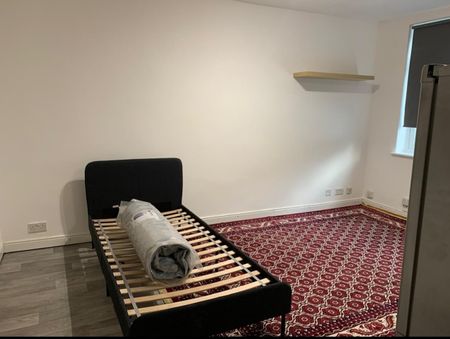 Studio Flat, Wesley Avenue, NW10 - Photo 4