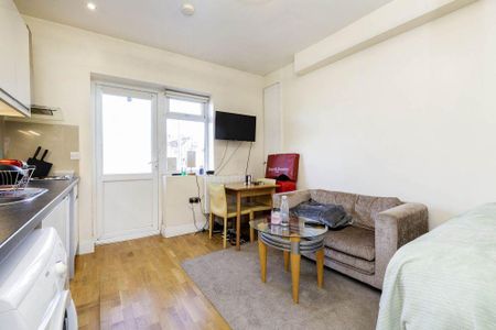 Studio to rent - Photo 3