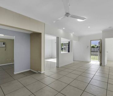 Large 3 Bedroom Home with Ensuite - Extra Office - Huge Block - Ful... - Photo 6