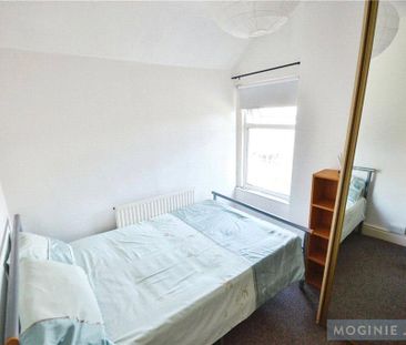 5 bedroom semi-detached house to rent - Photo 2