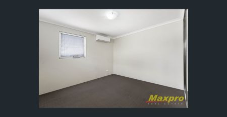 Easy Care Trendy Townhouse - Photo 3