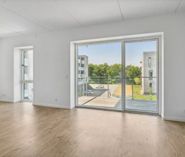 Moderne 4-værelses lejlighed med terrasse i Nørresundby - Photo 1