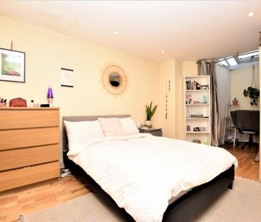 4 bedroom flat to rent - Photo 1