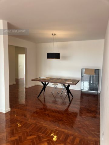 Apartamento T3 Renovado para Arrendamento na Rua Pascoal de Melo Disponível a partir de 1 de abril! - Photo 2