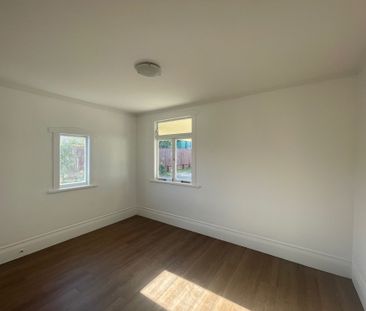 Charming Cottage in Prime Hillpark Location - a Must-See&excl; - Photo 3