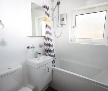 2 bedroom semi-detached house to rent - Photo 4