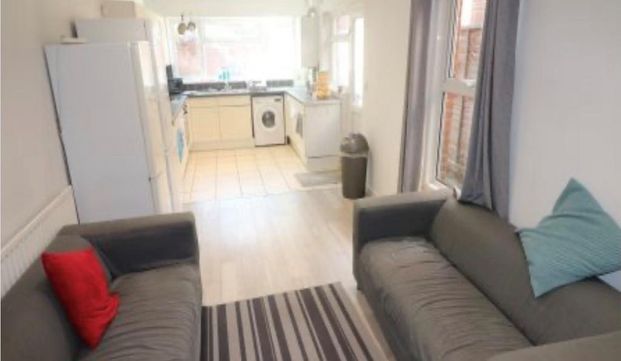 6 bedroom house to rent - Photo 1