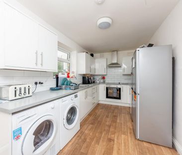 5 bedroom semi-detached house to rent - Photo 1