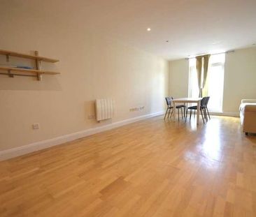 Clarence Street, Staines-upon-thames, TW18 - Photo 1