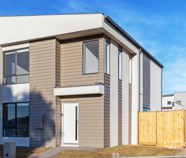 Captivating Brand-New Townhouse in Thornhill Park - Photo 6