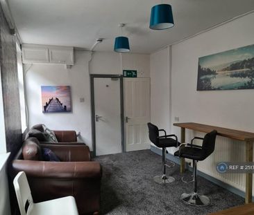 1 bedroom in a house share to rent - Photo 2