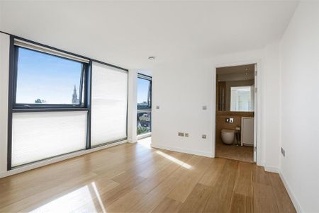 2 bedroom penthouse to rent - Photo 4