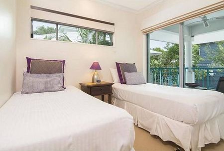 3 BEDROOM : 2 BATHROOM : FULLY FURNISHED : POOL : CLOSE TO BEACH - Photo 4