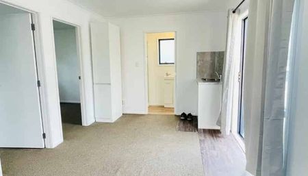 Versatile Sleepout – 2 Bedrooms + Kitchenette & Bathroom - Photo 3