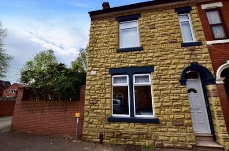 1 bedroom in a house share to rent - Photo 2