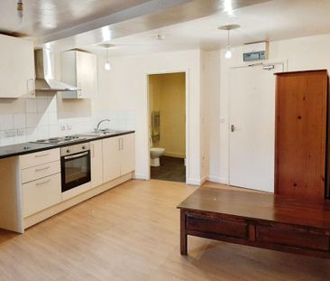 Studio to rent - Photo 1