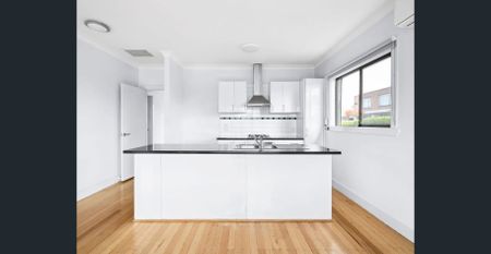 Renovated throughout and only minutes from all Bell Park has to offer. - Photo 2