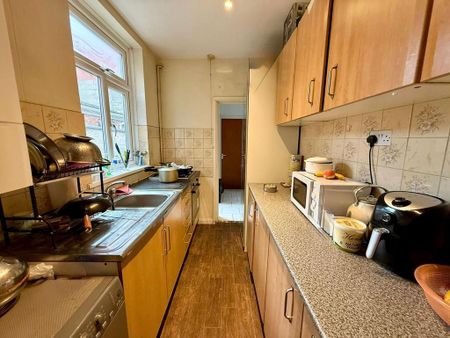 3 bedroom terraced house to rent - Photo 4