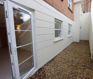 Green Lanes, Winchmore Hill, N21 - Photo 1