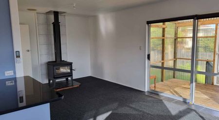 Tidy Three Bedroom House - Photo 2