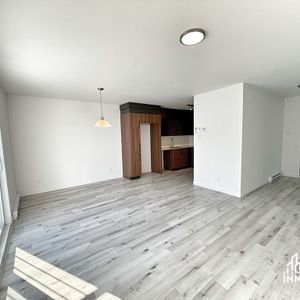 4 1/2 - Photo 3