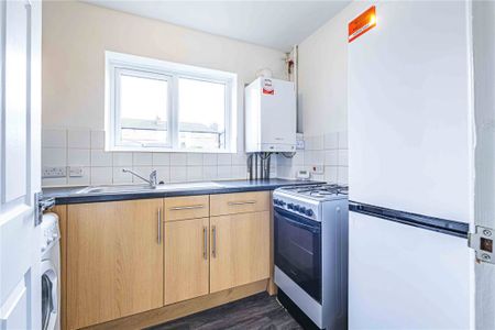 1 bed First Floor Flat for rent - Photo 3