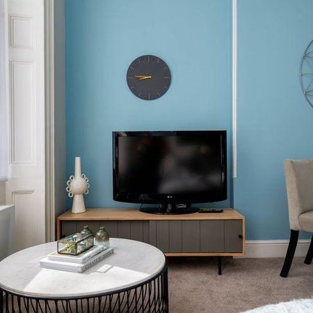 1 bedroom serviced apartment to rent - Photo 2