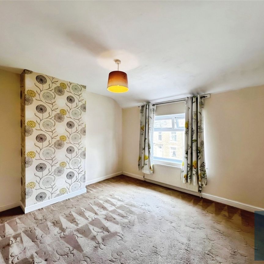 Elizabeth Street, Elland, HX5 - Photo 1