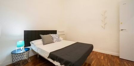 Calle de Fuencarral, Madrid, Community of Madrid 28004 - Photo 3